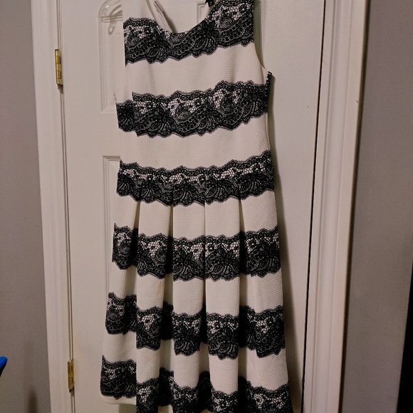 Dresses & Skirts - Jolibel black and white sleeveless dress. Zipper in the back,